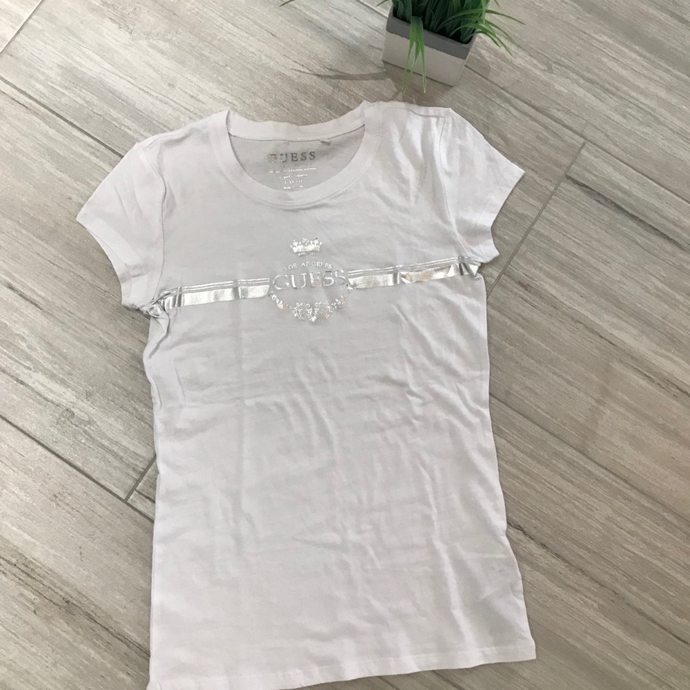 New Guess white t-shirt with silver foil print